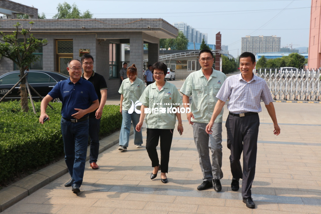 連云港市文明辦主任吳克典一行查驗科倫多公司省級文明單位創(chuàng)建工作